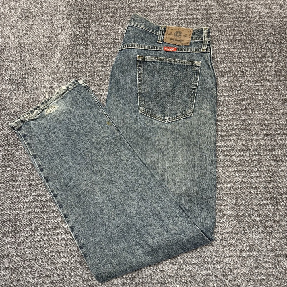 Wrangler‎ Mens Size 38x32 Light Stonewash Jeans Authentic Cowboy Outdoors Work